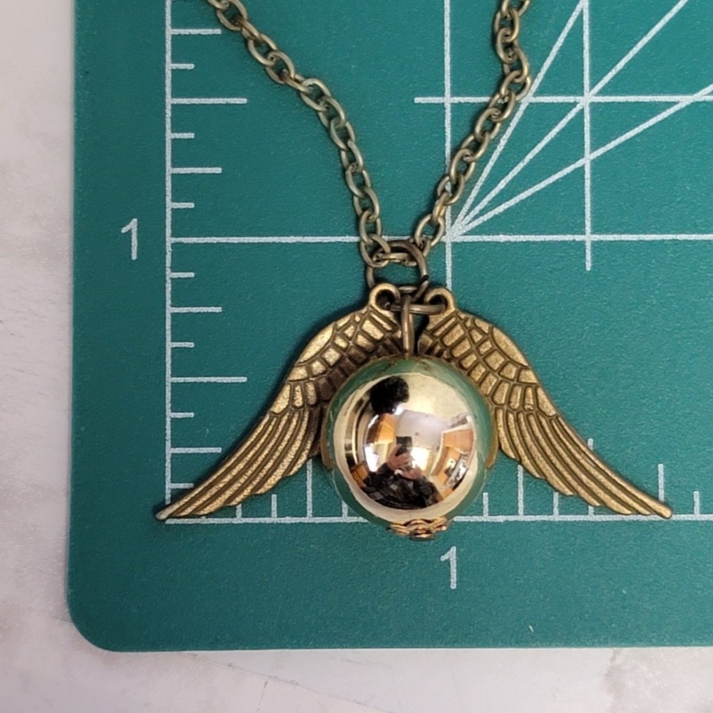 Harry Potter Golden Snitch Necklace 20" Brass Gold Tone Pendant Wings Quidditch - Picture 6 of 6